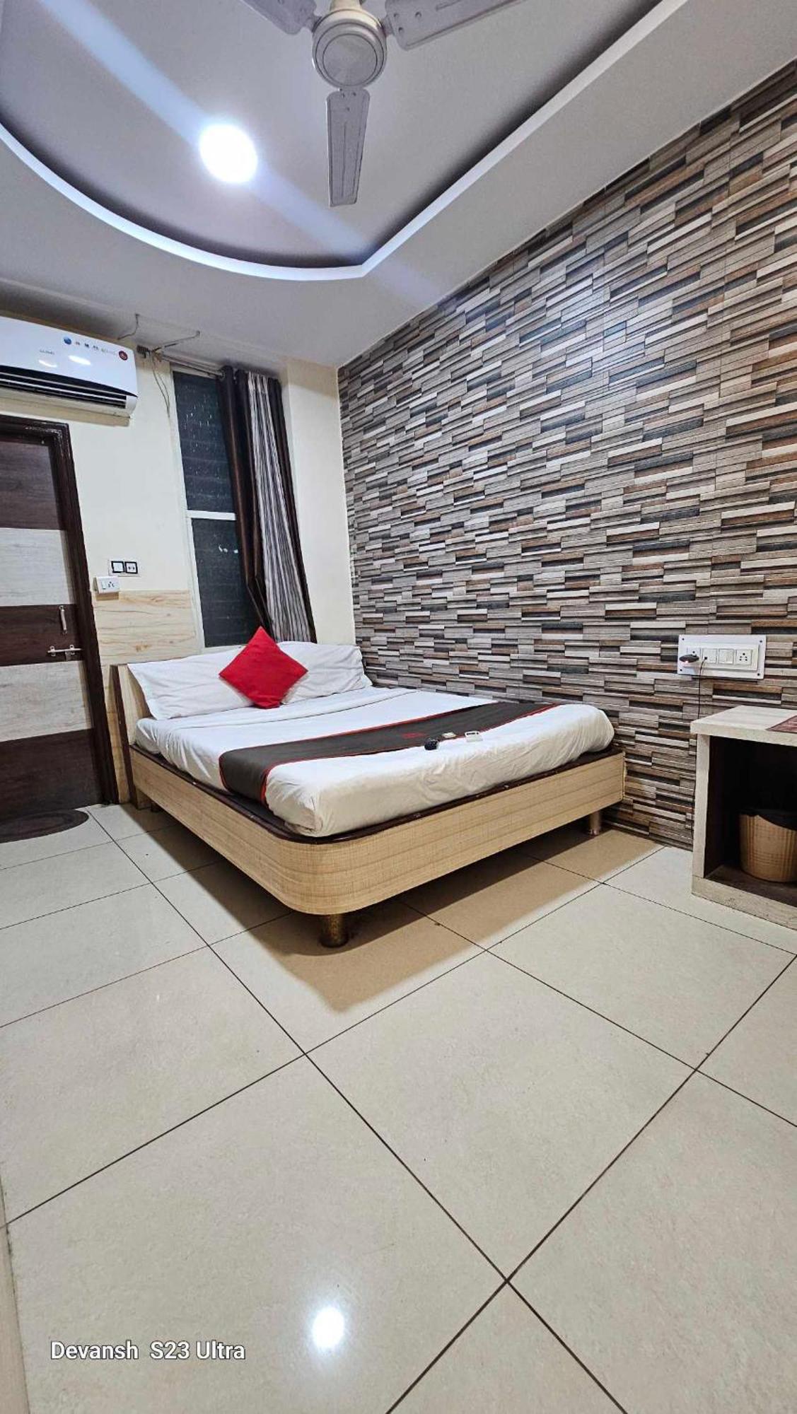 Hotel Mehar Residency Индор Екстериор снимка