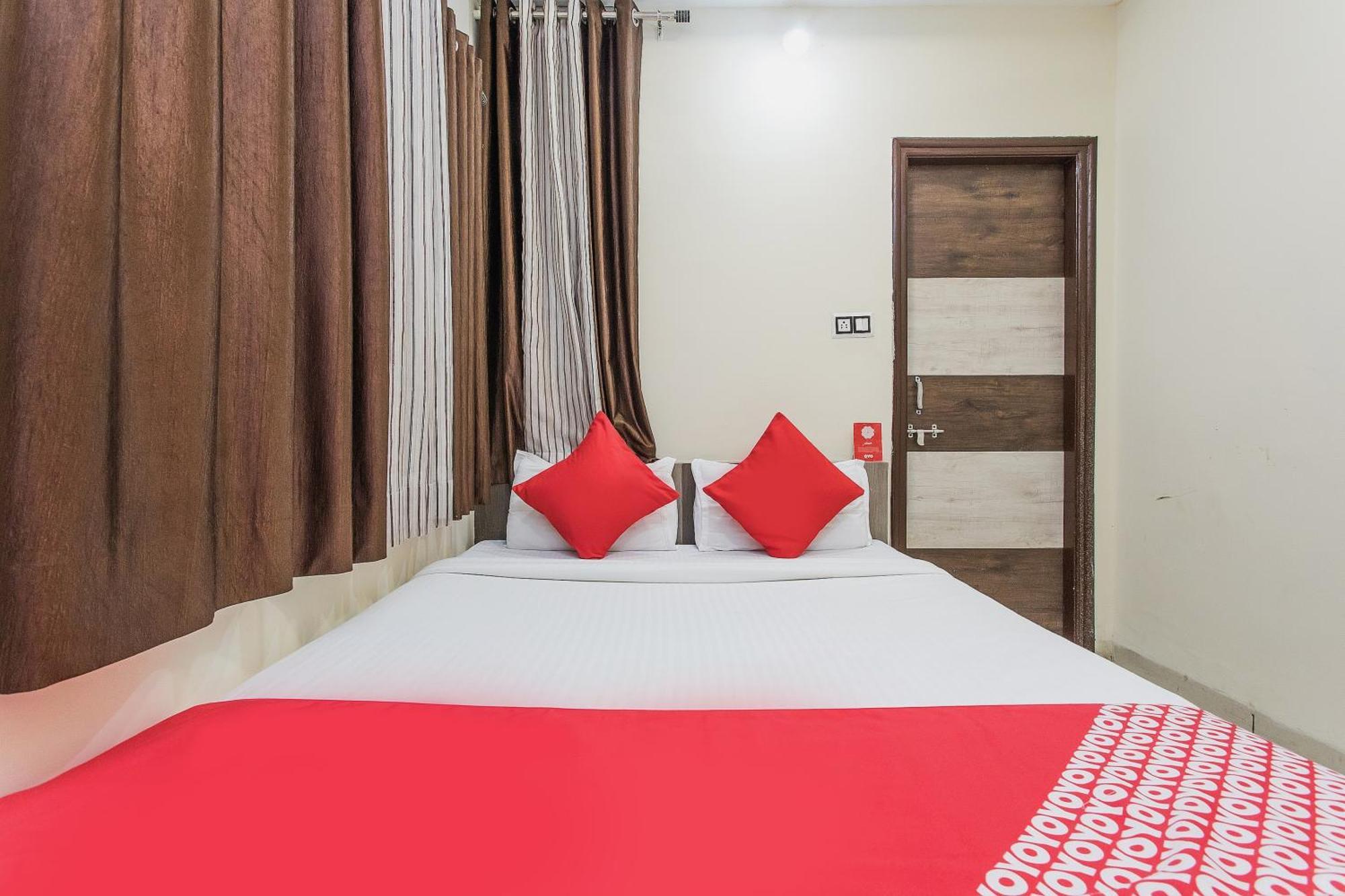 Hotel Mehar Residency Индор Екстериор снимка