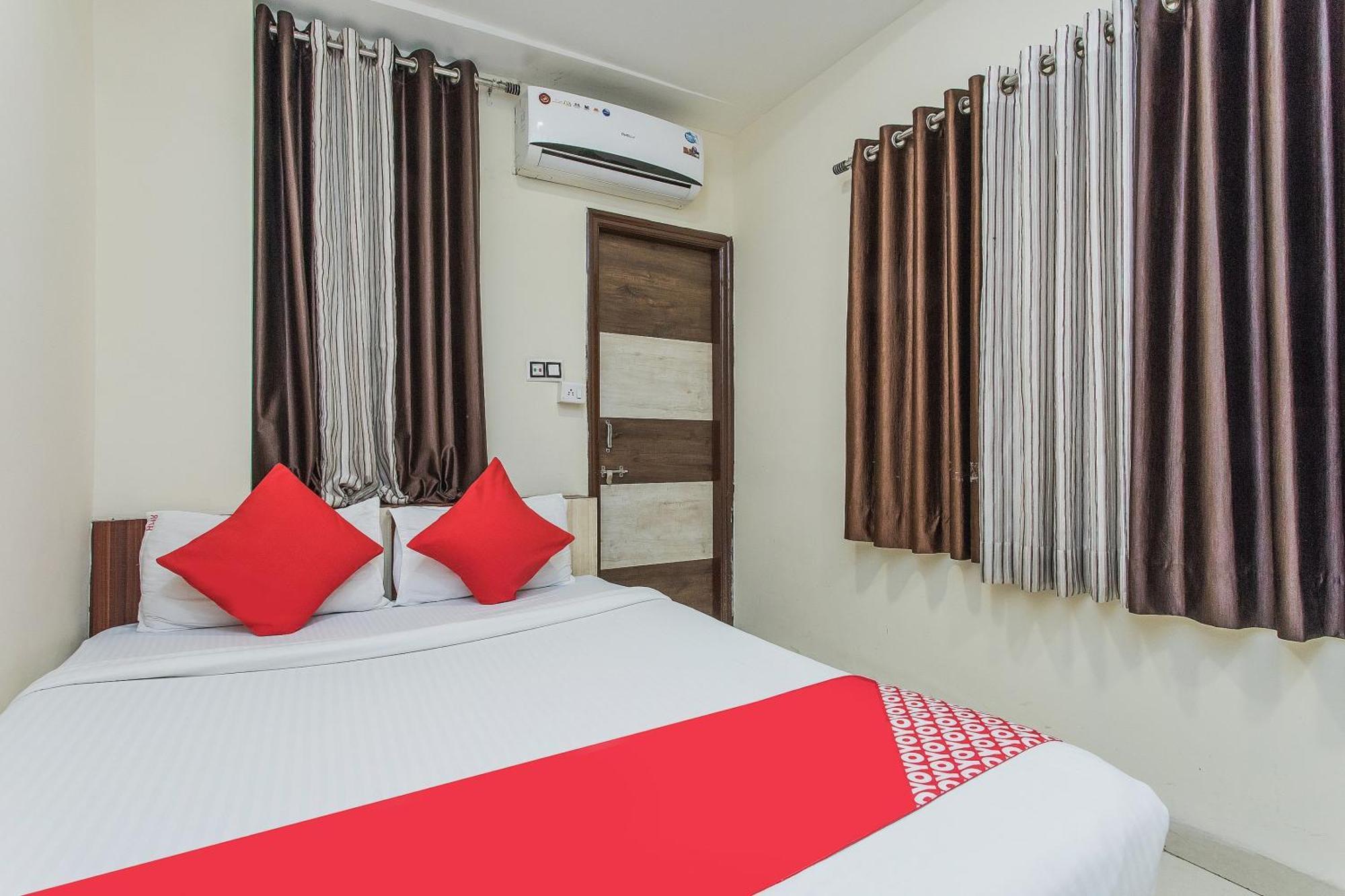 Hotel Mehar Residency Индор Екстериор снимка