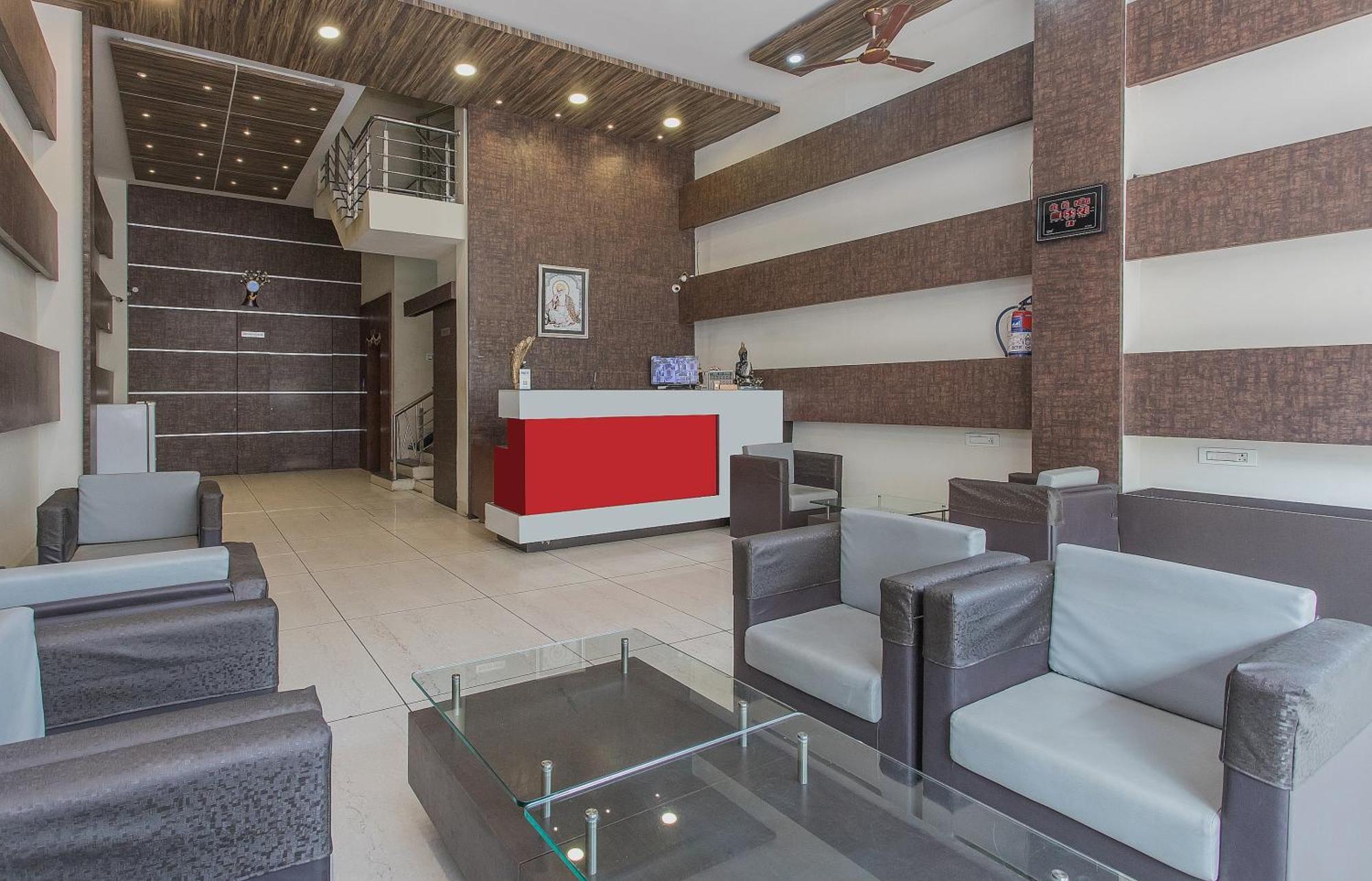 Hotel Mehar Residency Индор Екстериор снимка