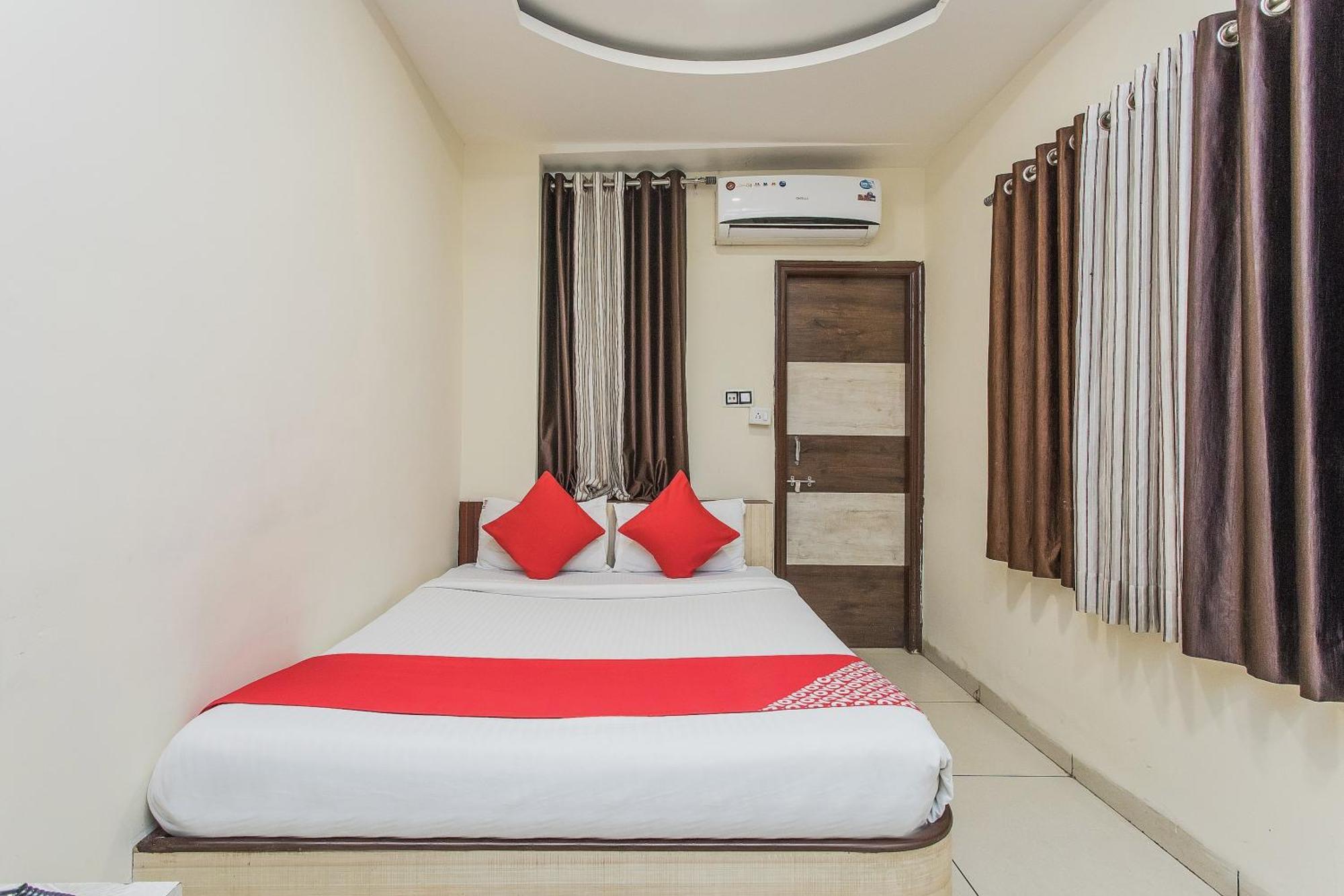 Hotel Mehar Residency Индор Екстериор снимка