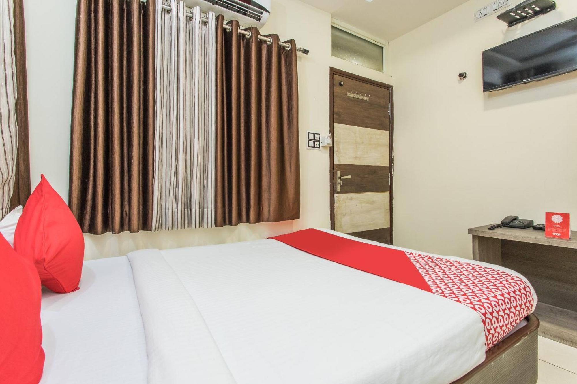 Hotel Mehar Residency Индор Екстериор снимка