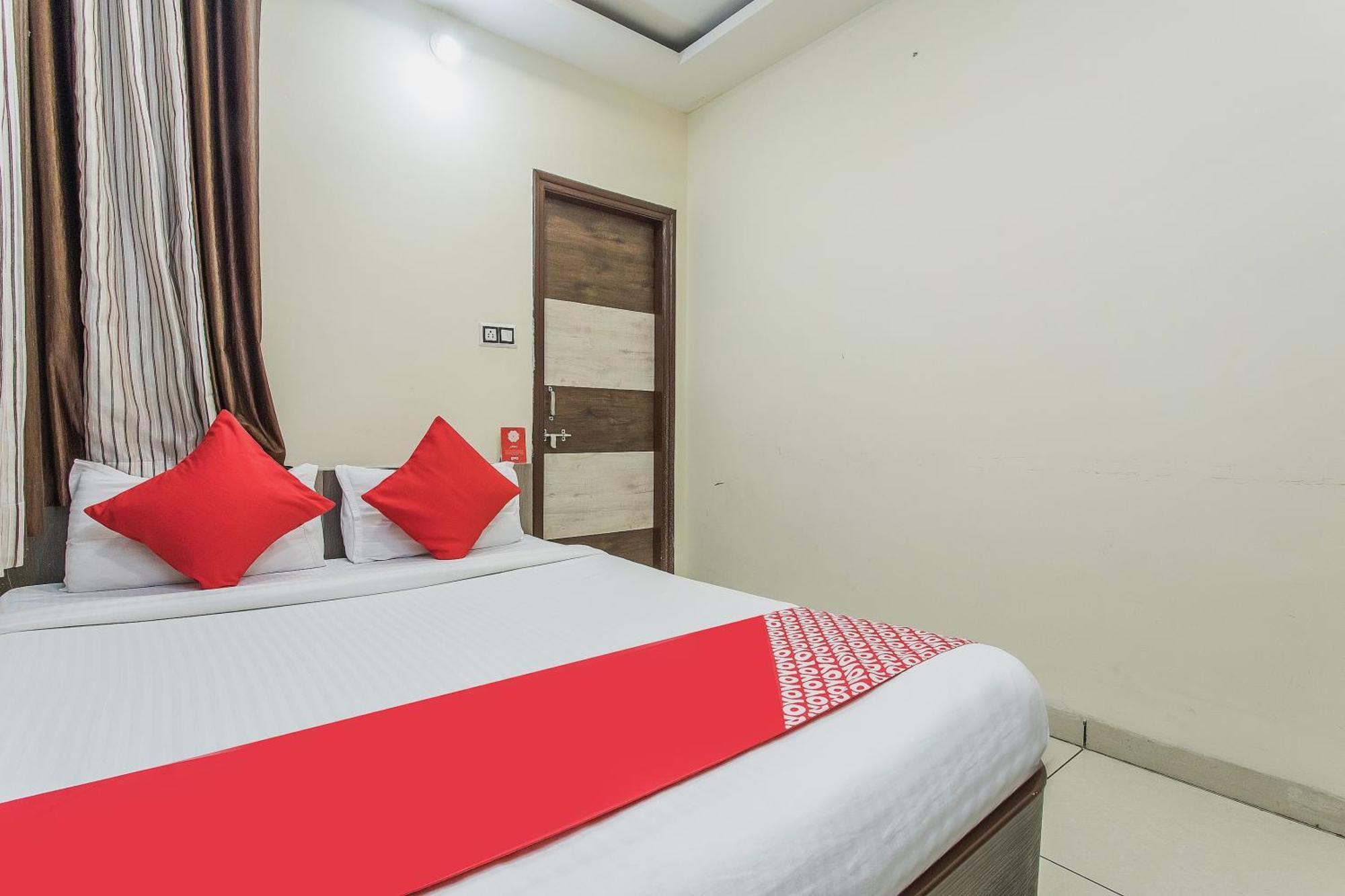 Hotel Mehar Residency Индор Екстериор снимка