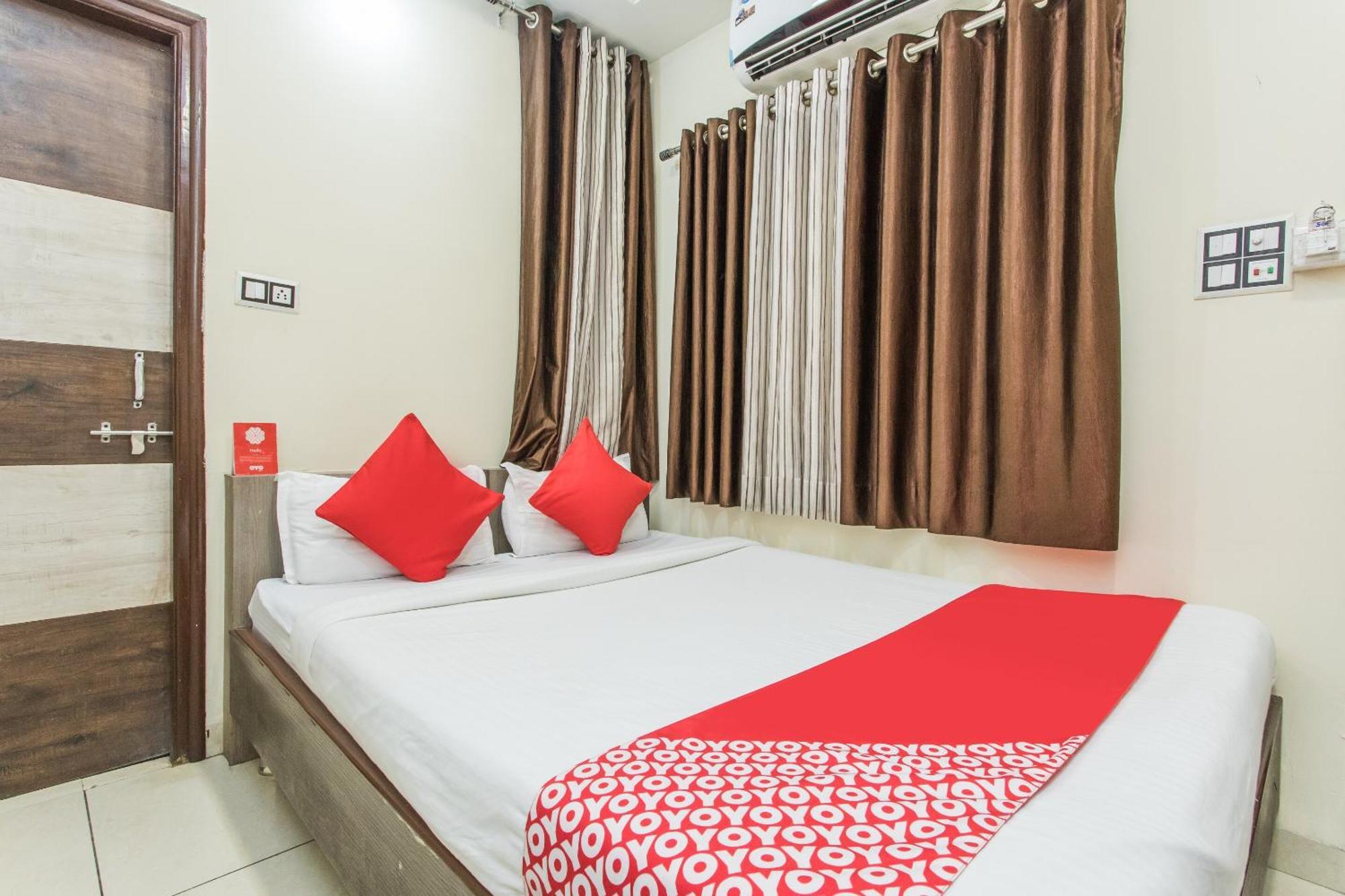 Hotel Mehar Residency Индор Екстериор снимка