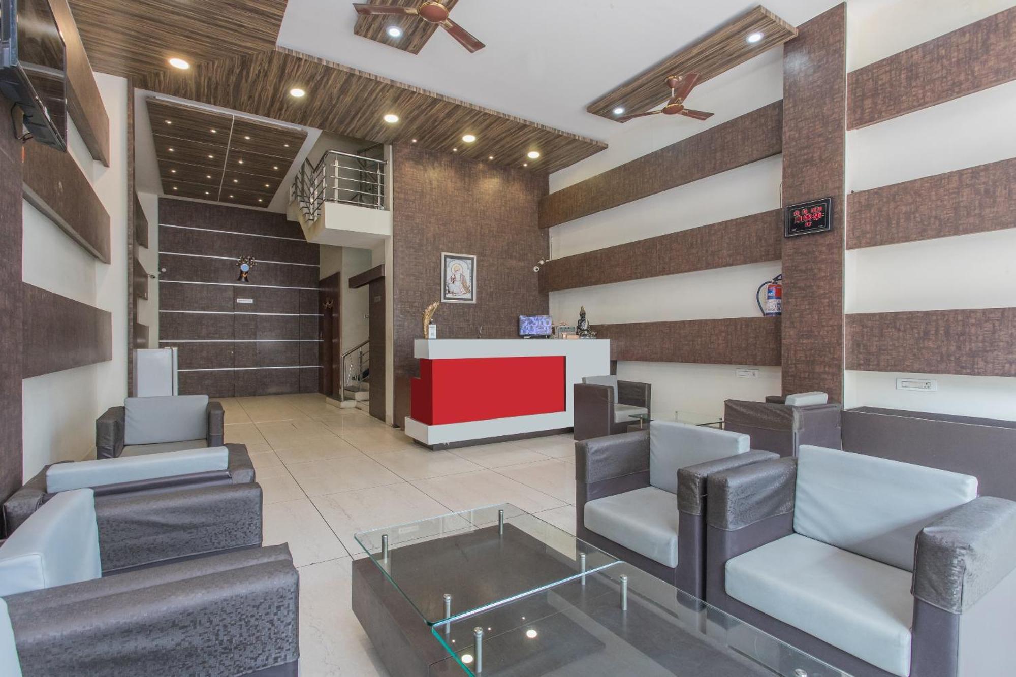 Hotel Mehar Residency Индор Екстериор снимка