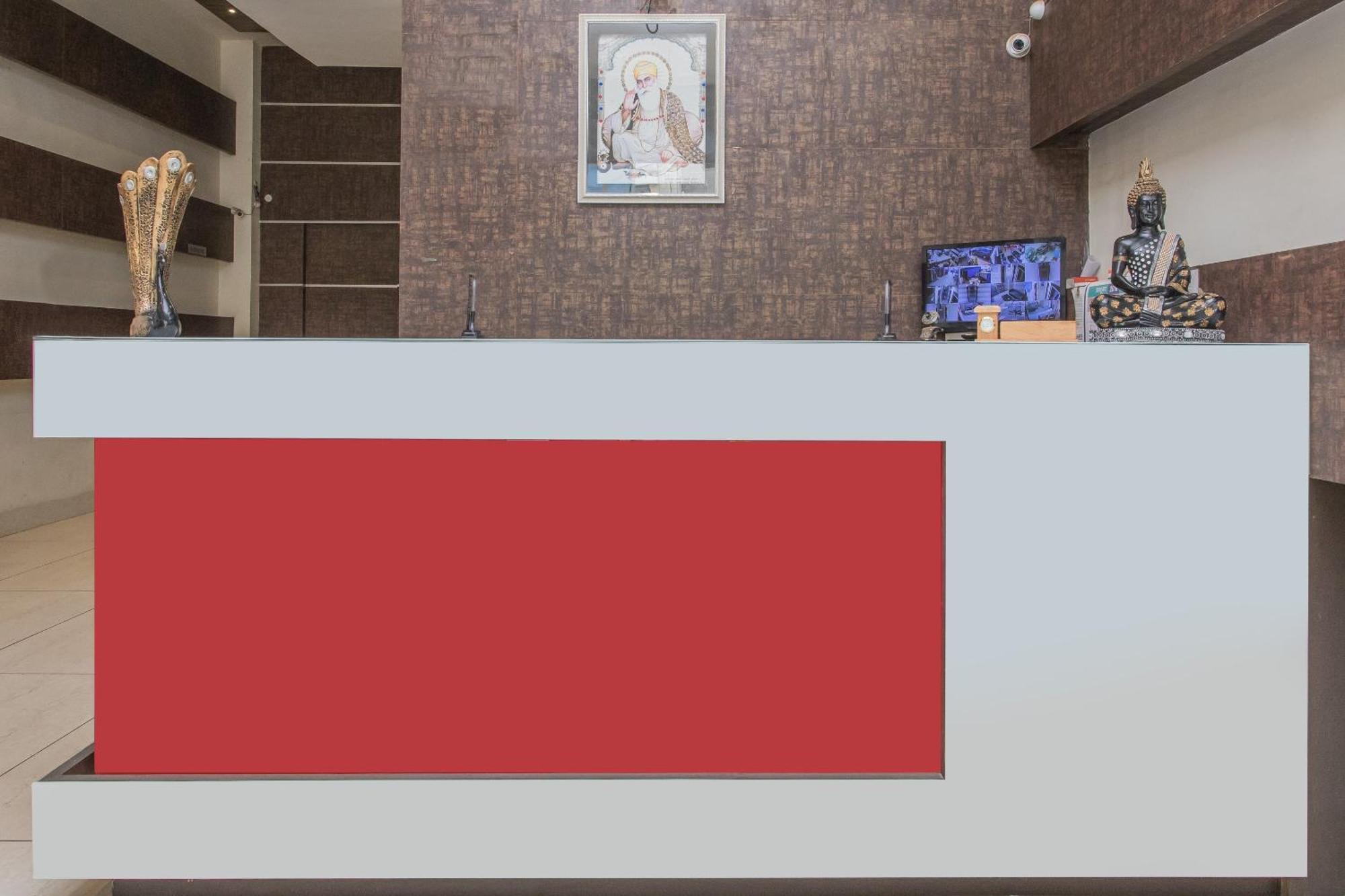 Hotel Mehar Residency Индор Екстериор снимка