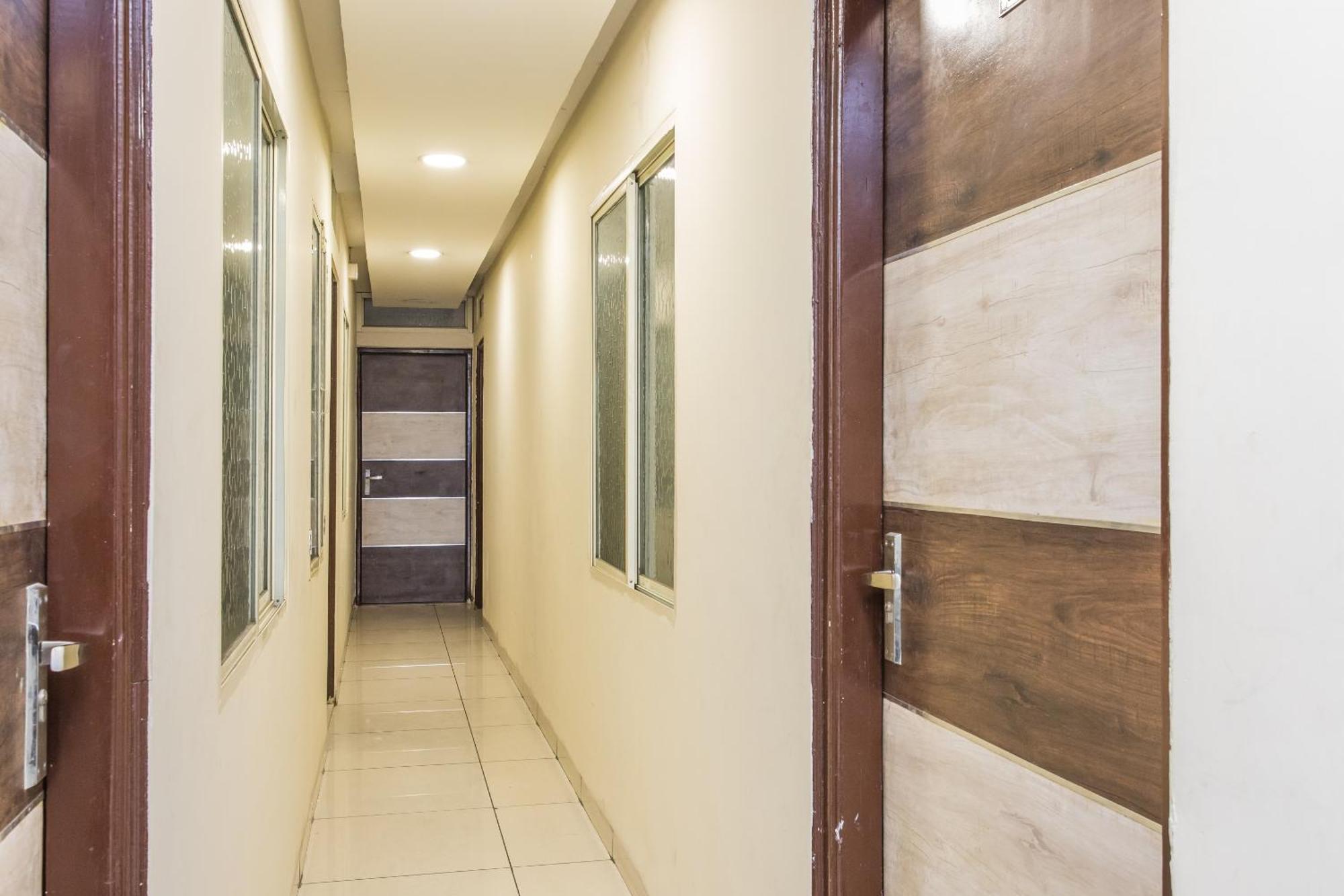 Hotel Mehar Residency Индор Екстериор снимка